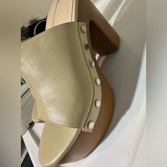 Sara - Picture 6 of 9